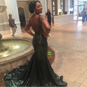 A jovani prom dress, only worn once size 6.